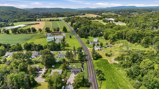 2 Scenic Dr, Green Twp., NJ 07821