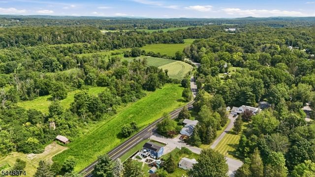 2 Scenic Dr, Green Twp., NJ 07821