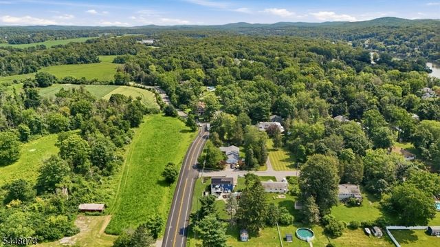 2 Scenic Dr, Green Twp., NJ 07821