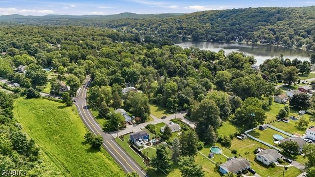 2 Scenic Dr, Green Twp., NJ 07821