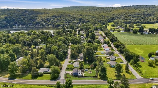 2 Scenic Dr, Green Twp., NJ 07821