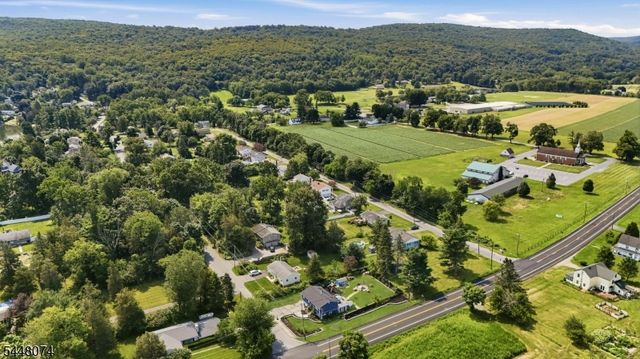 2 Scenic Dr, Green Twp., NJ 07821