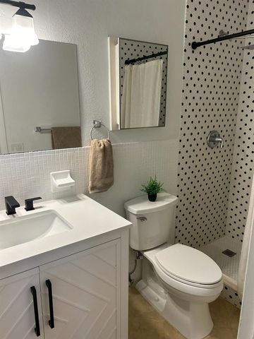 5760 NE 27TH Avenue B, Fort Lauderdale, FL 33308