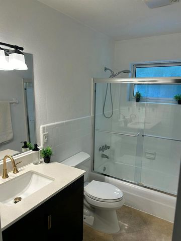 5760 NE 27TH Avenue B, Fort Lauderdale, FL 33308