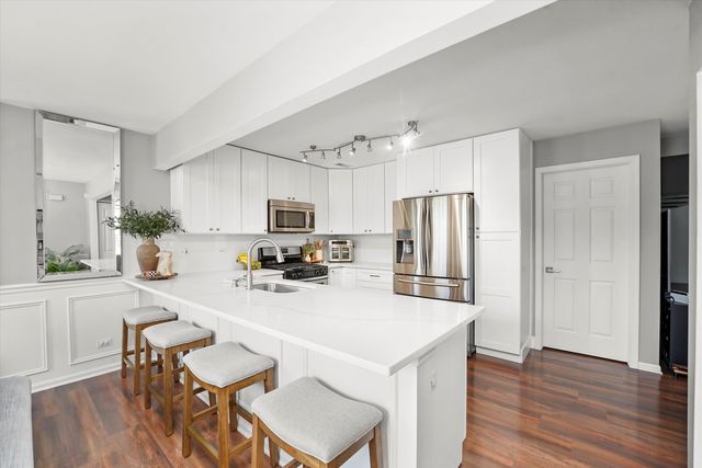 1718 Maple Park Lane, Aurora, IL 60504