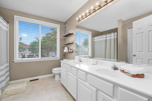 1718 Maple Park Lane, Aurora, IL 60504