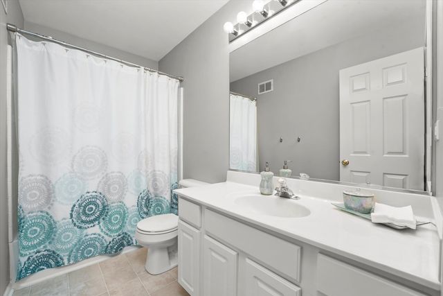 1718 Maple Park Lane, Aurora, IL 60504