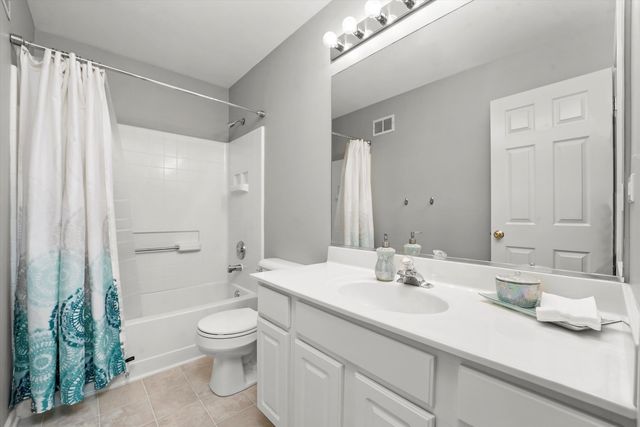 1718 Maple Park Lane, Aurora, IL 60504