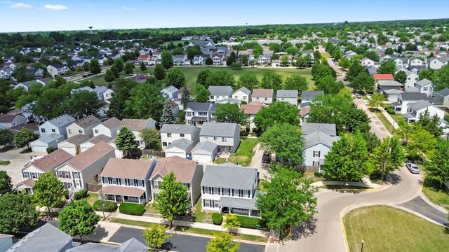1718 Maple Park Lane, Aurora, IL 60504
