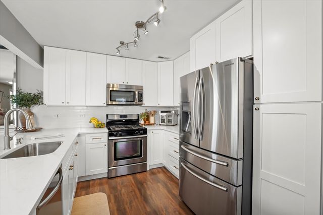 1718 Maple Park Lane, Aurora, IL 60504