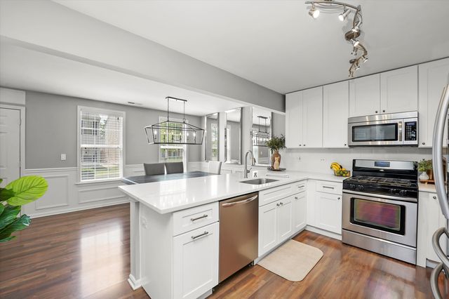 1718 Maple Park Lane, Aurora, IL 60504