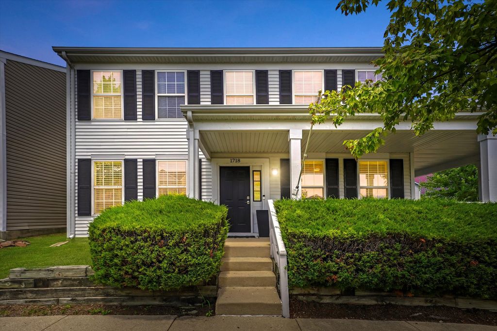 1718 Maple Park Lane, Aurora, IL 60504