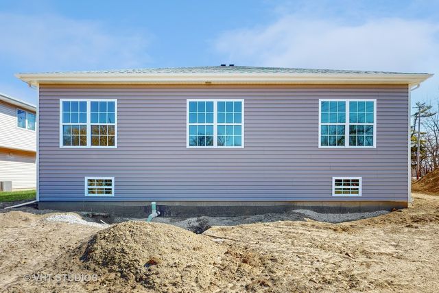 204 Crystal Lane, Steger, IL 60475