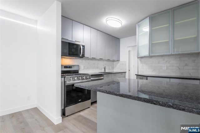 1600 Parker Avenue 20A, Fort Lee, NJ 07024
