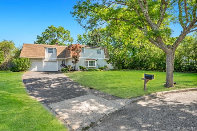 3 Sugar Pine Circle, Medford, NY 11763