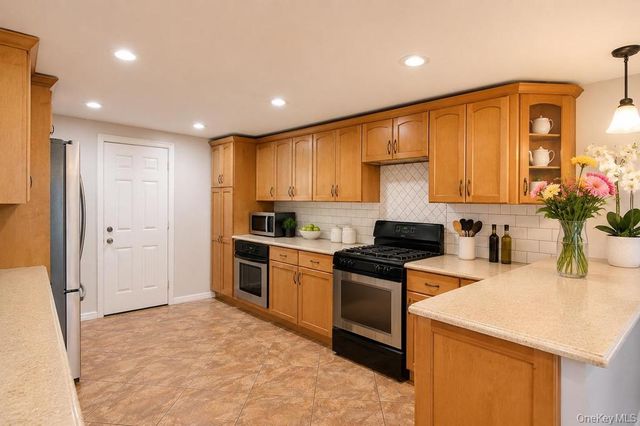 3 Sugar Pine Circle, Medford, NY 11763