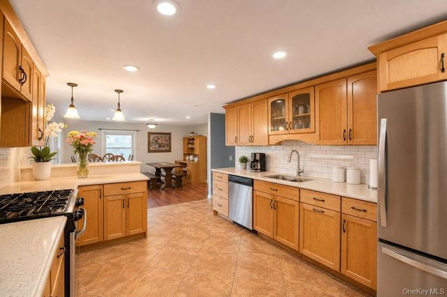 3 Sugar Pine Circle, Medford, NY 11763