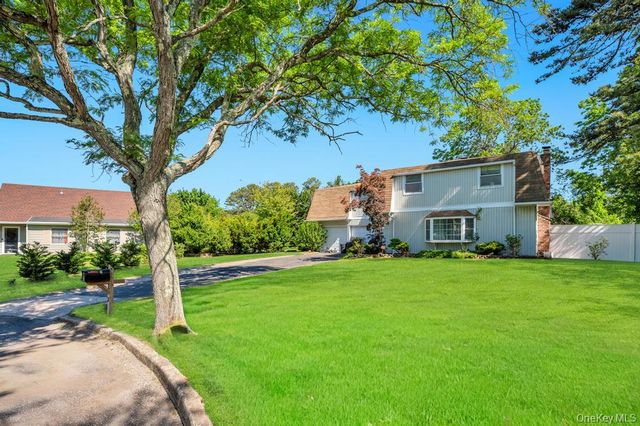 3 Sugar Pine Circle, Medford, NY 11763