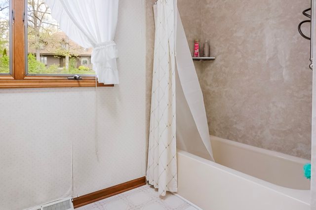 8735 Hanley Lane, Crown Point, IN 46307