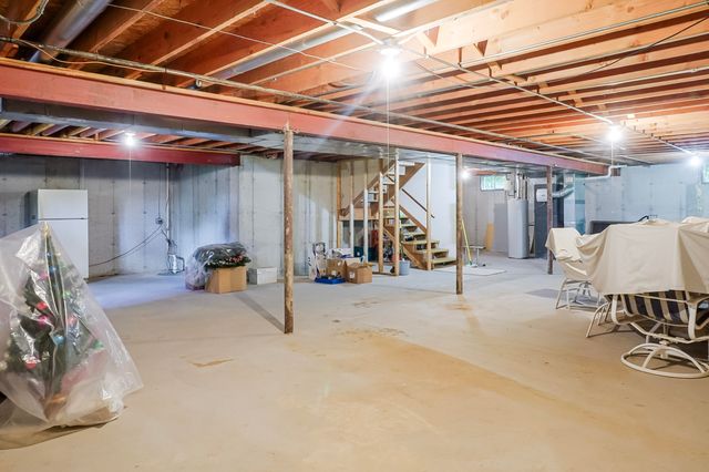 8735 Hanley Lane, Crown Point, IN 46307