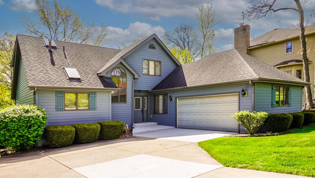 8735 Hanley Lane, Crown Point, IN 46307