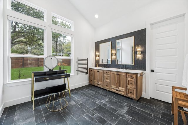 11123 Lakeside DR, Jonestown, TX 78645