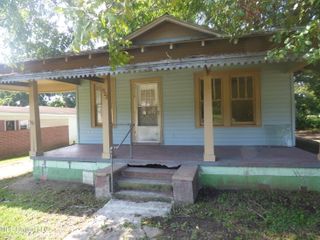 1022 Pearl River Avenue, Mccomb, MS 39648