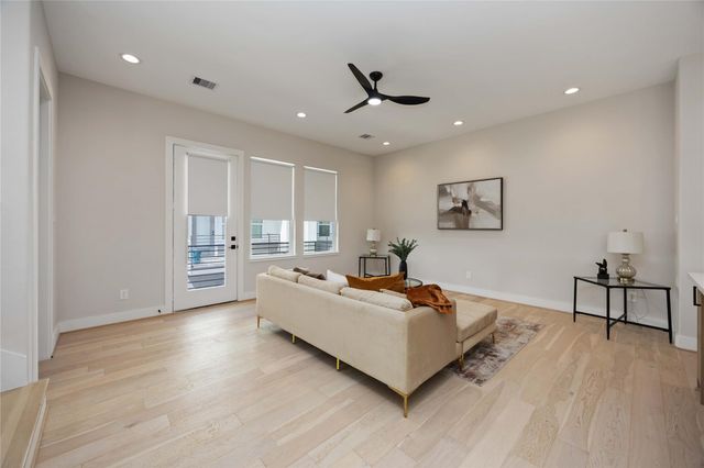 2505 N Macgregor Way, Houston, TX 77004