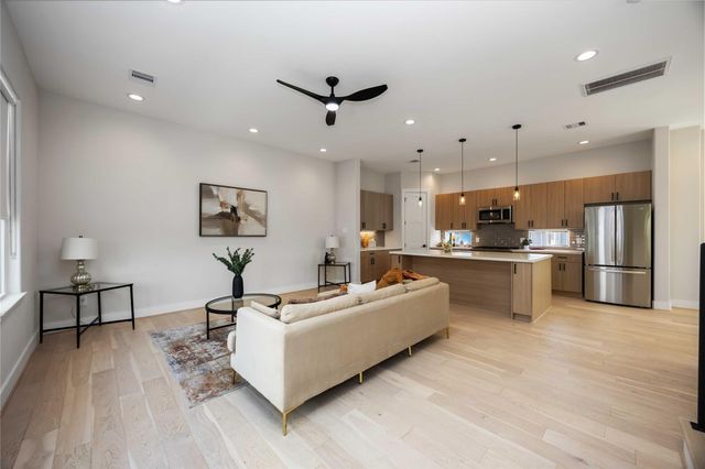 2505 N Macgregor Way, Houston, TX 77004