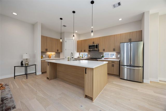 2505 N Macgregor Way, Houston, TX 77004