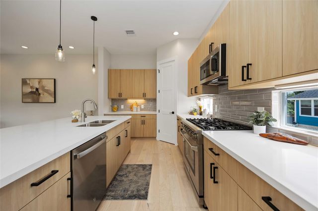 2505 N Macgregor Way, Houston, TX 77004