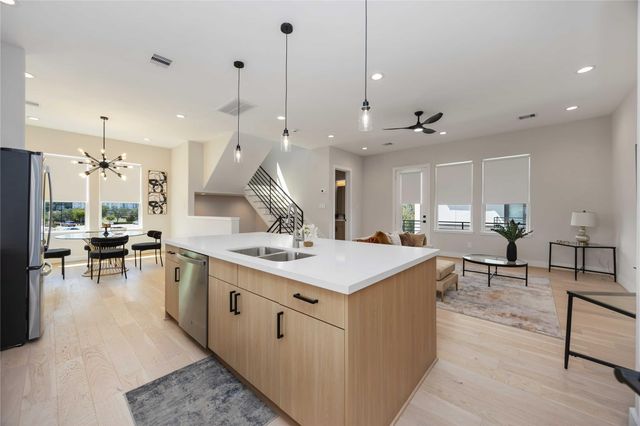 2505 N Macgregor Way, Houston, TX 77004