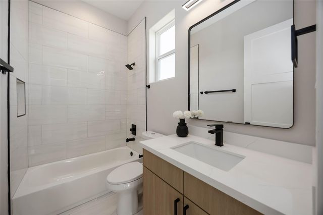 2505 N Macgregor Way, Houston, TX 77004