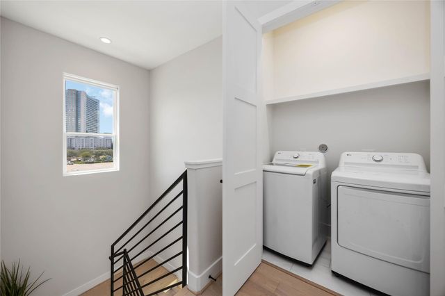 2505 N Macgregor Way, Houston, TX 77004