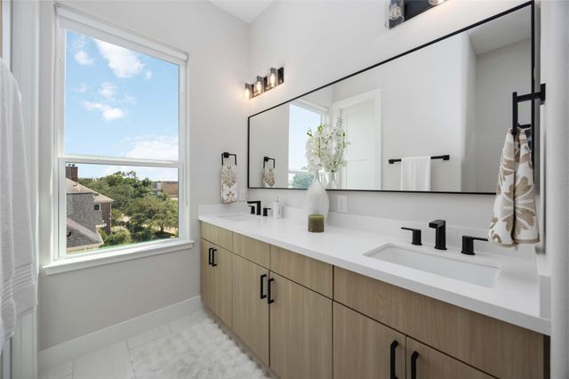 2505 N Macgregor Way, Houston, TX 77004