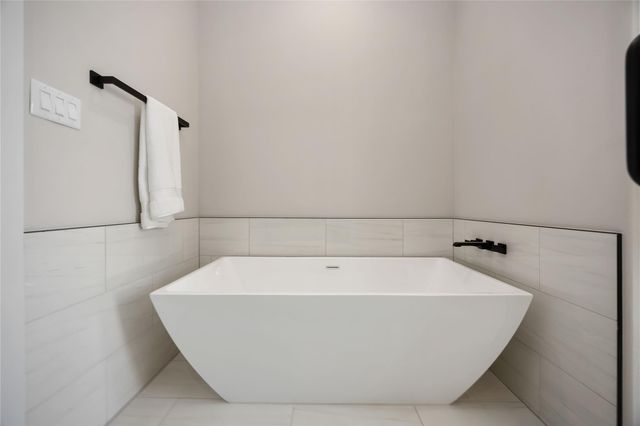 2505 N Macgregor Way, Houston, TX 77004