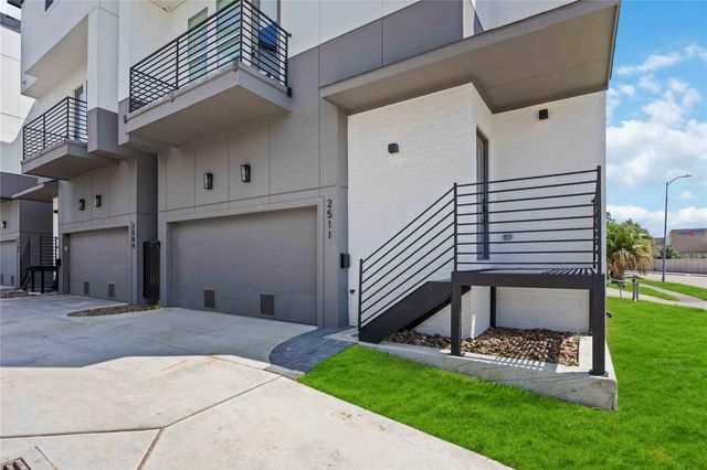 2505 N Macgregor Way, Houston, TX 77004