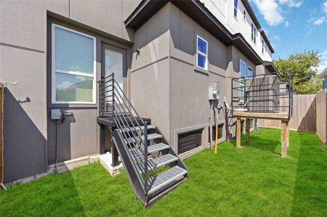 2505 N Macgregor Way, Houston, TX 77004