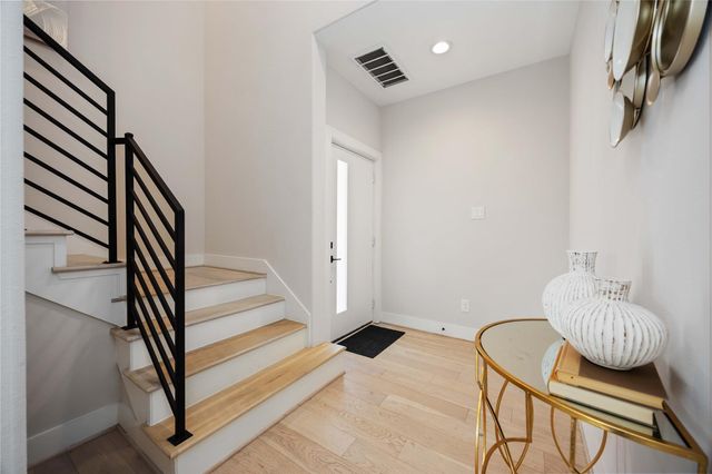 2505 N Macgregor Way, Houston, TX 77004