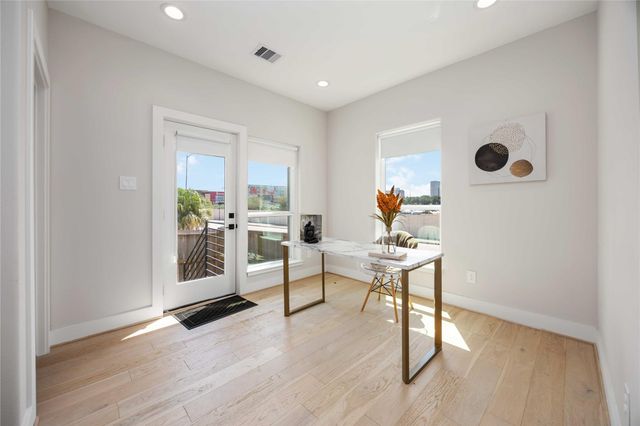 2505 N Macgregor Way, Houston, TX 77004