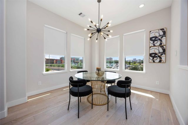 2505 N Macgregor Way, Houston, TX 77004