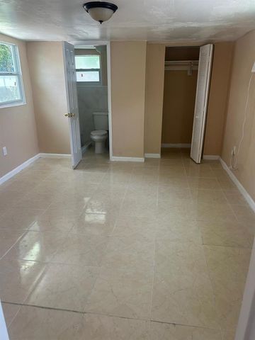 845 NW 132nd Street, North Miami, FL 33168