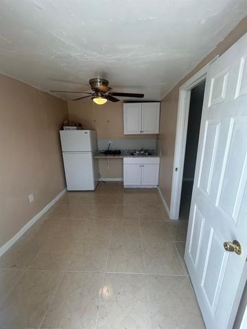 845 NW 132nd Street, North Miami, FL 33168