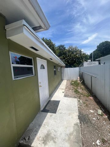 845 NW 132nd Street, North Miami, FL 33168