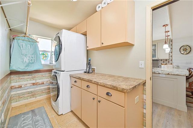 1422 SE 20th ST, Cape Coral, FL 33990