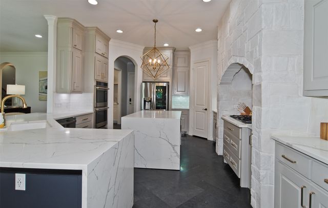 6208 Riverview Circle, Fort Worth, TX 76112