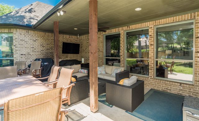 6208 Riverview Circle, Fort Worth, TX 76112
