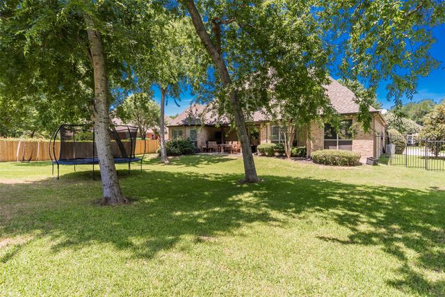 6208 Riverview Circle, Fort Worth, TX 76112