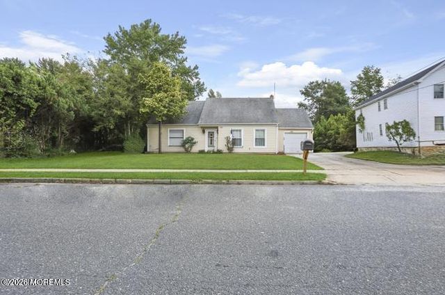 123 Hearth Court E, Lakewood, NJ 08701