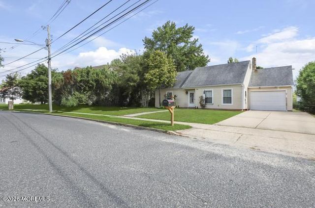 123 Hearth Court E, Lakewood, NJ 08701